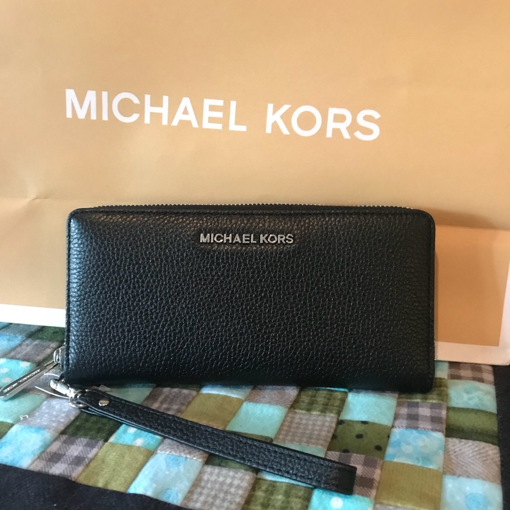 Michael Kors Wristlet/Wallet
